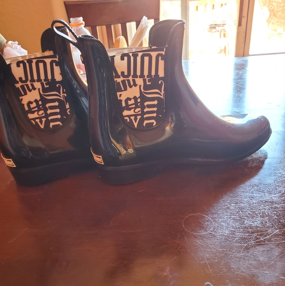 Boots black